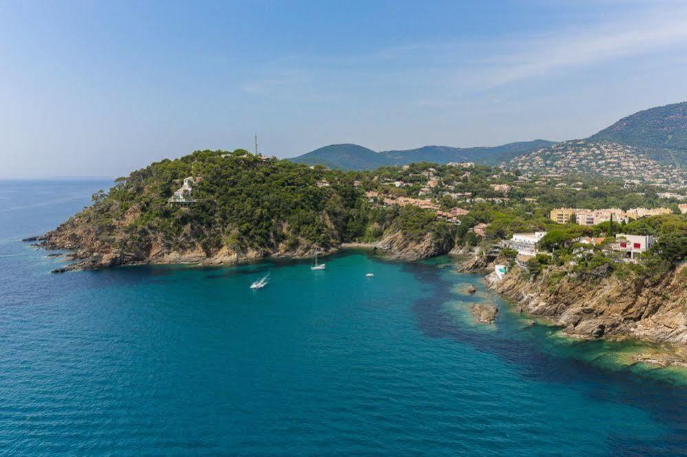 Hotel La Calanque Cavalaire-sur-Mer Bagian luar foto